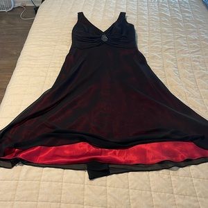 Black/red cocktail dress